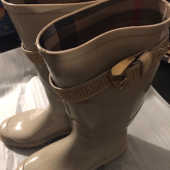 Burberry rain boots - Picture 2 of 6